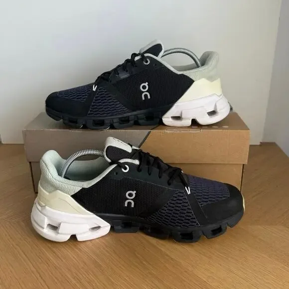 On Cloud Cloudflyer Black/Mint Green Women Running Sneakers- SZ 9 - Picture 10 of 13